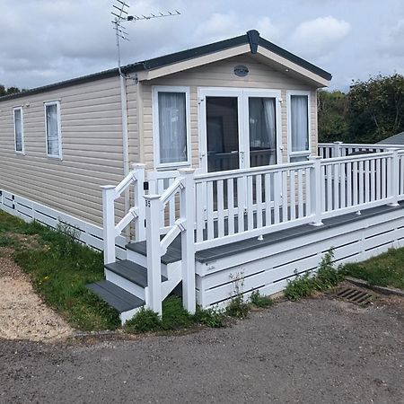 Lovely Bright And Airy Caravan On The 5 Star Shorefield Country Park Entertainment Passes Included Milford on Sea Εξωτερικό φωτογραφία
