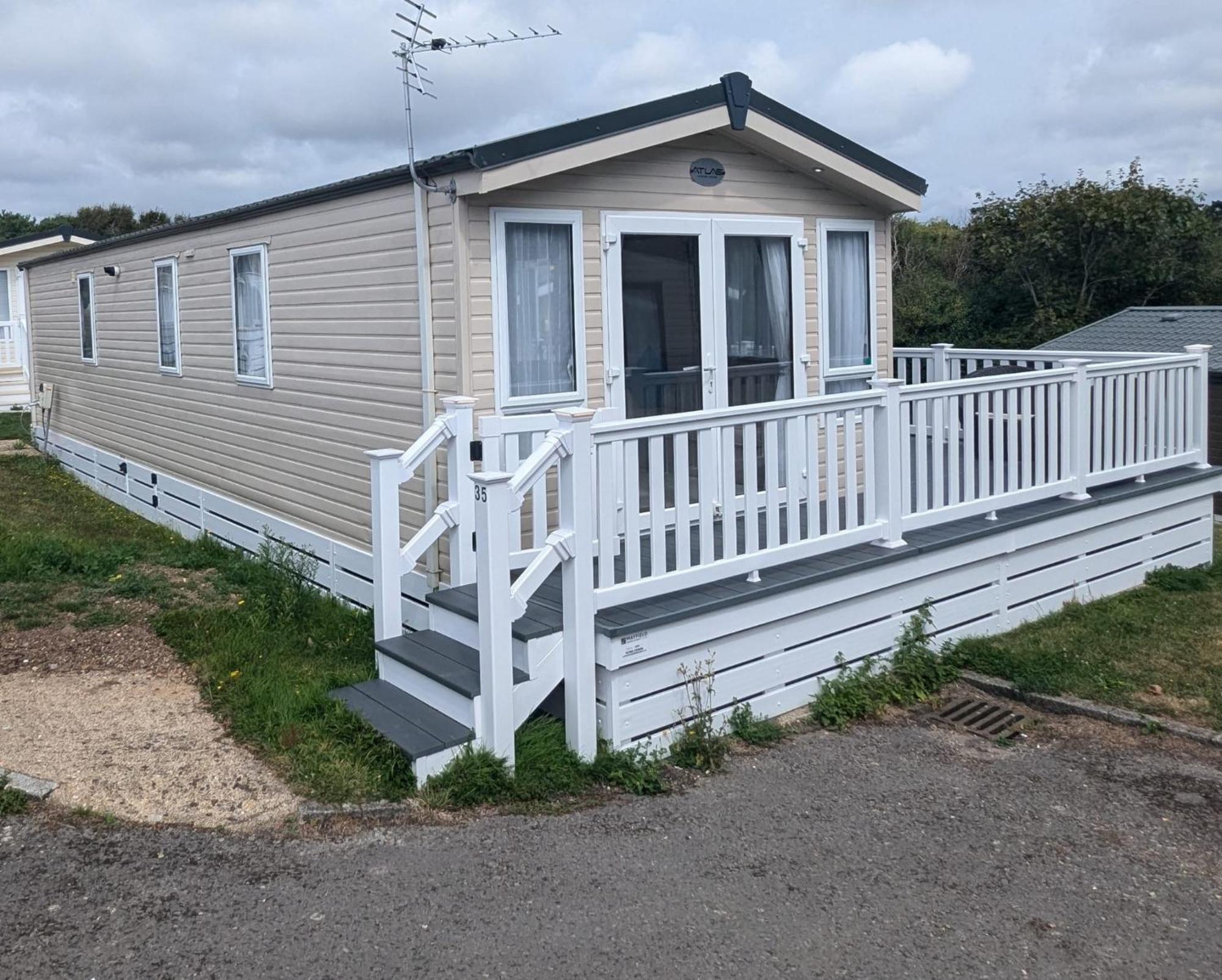 Lovely Bright And Airy Caravan On The 5 Star Shorefield Country Park Entertainment Passes Included Milford on Sea Εξωτερικό φωτογραφία