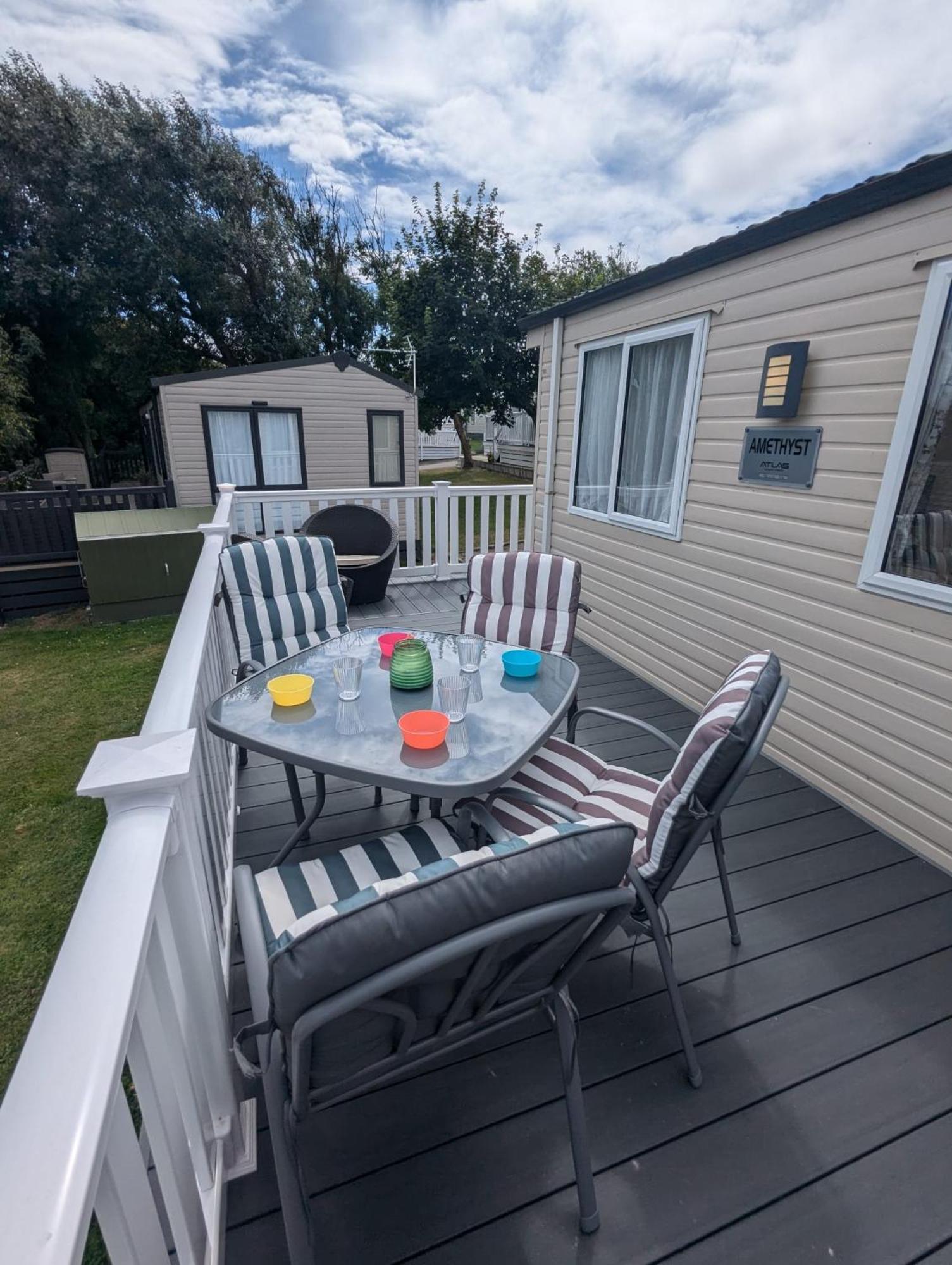 Lovely Bright And Airy Caravan On The 5 Star Shorefield Country Park Entertainment Passes Included Milford on Sea Εξωτερικό φωτογραφία